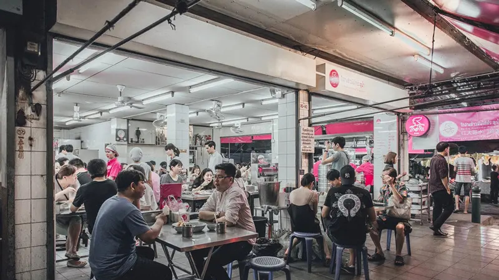 Diners inside Go-Ang Pratunam chicken-rice shop