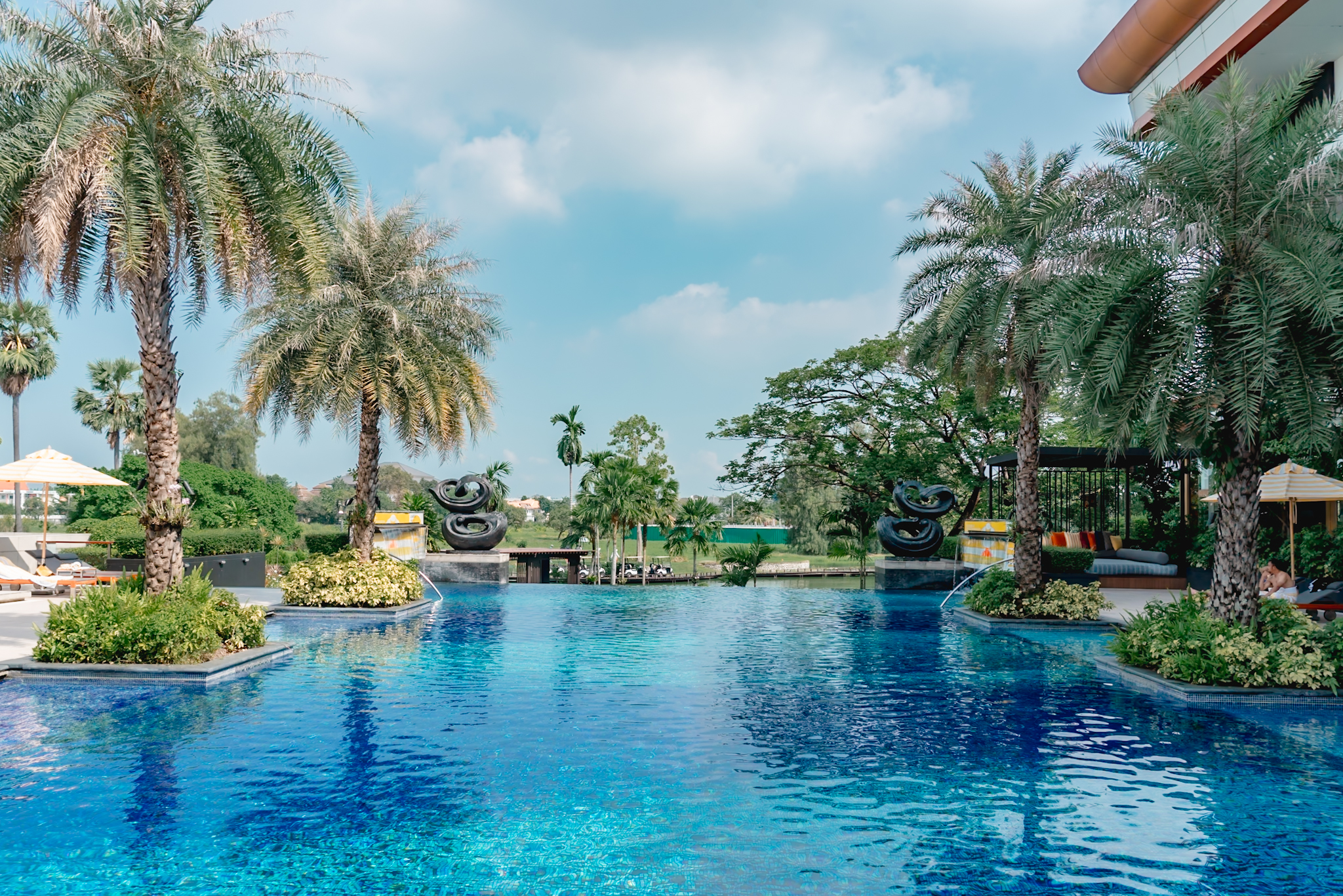 Outdoor infinity pool at Hilton Bangkok Suvarnabhumi