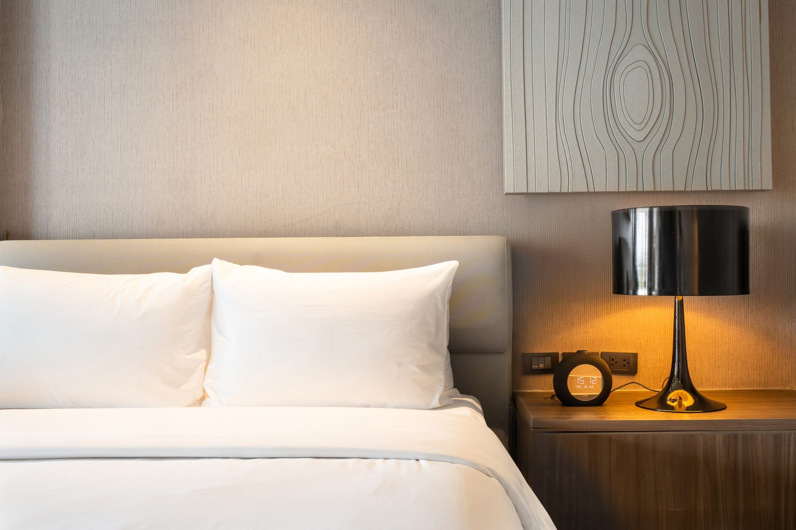 Deluxe guest room at Hilton Bangkok Suvarnabhumi