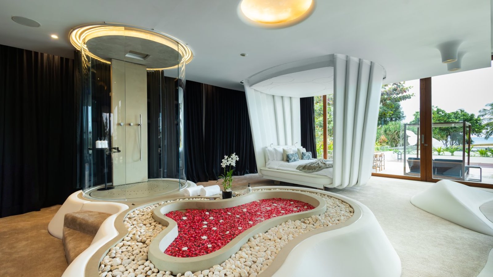 Sculptural bedroom facing the sea at Iniala Beach House