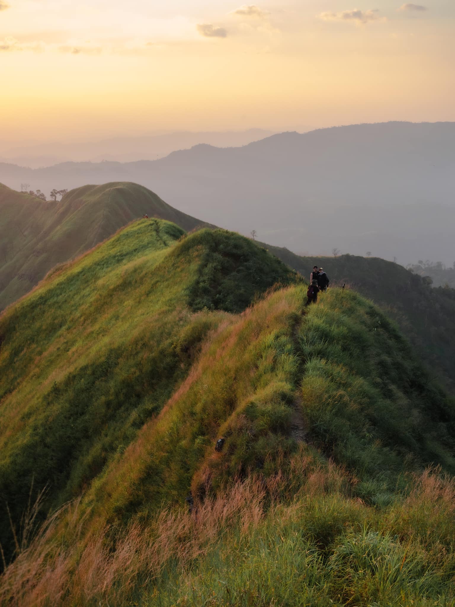 Hikers on the Khao Chang Phueak trail