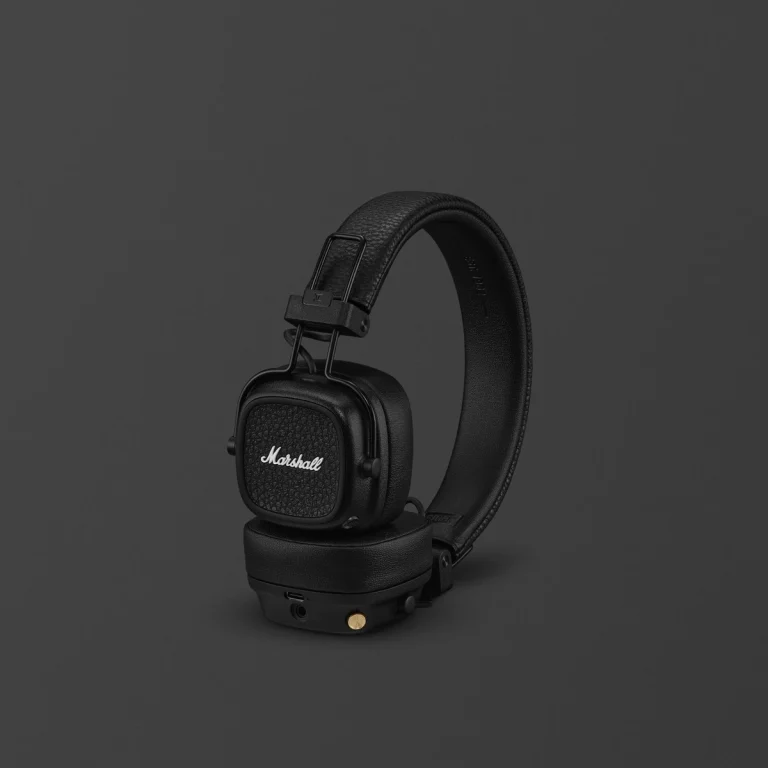 Black Marshall Major V wireless headphones