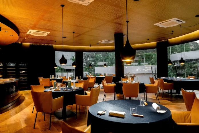 OMEMO Phuket dining room Contemporary dining room at OMEMO Phuket