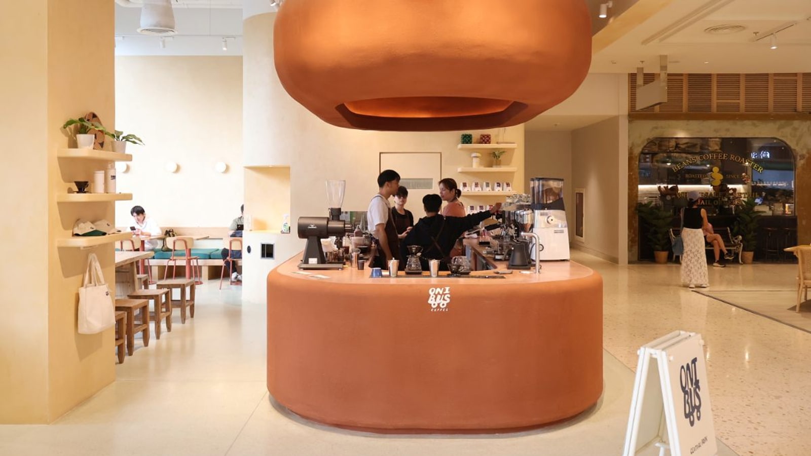 Bar and seating area at Onibus Coffee Central Park