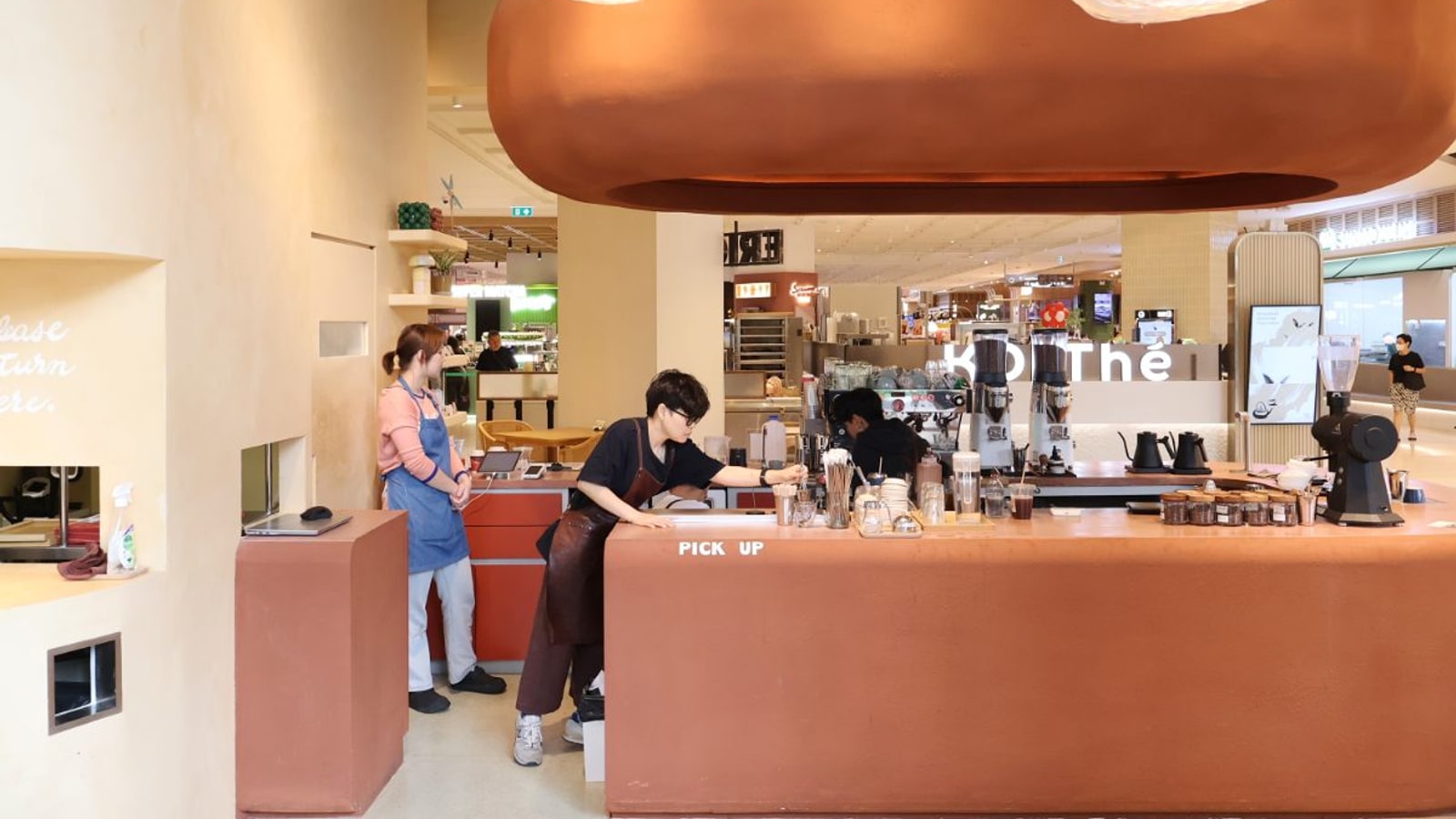 Baristas working behind the counter at Onibus Coffee Central Park