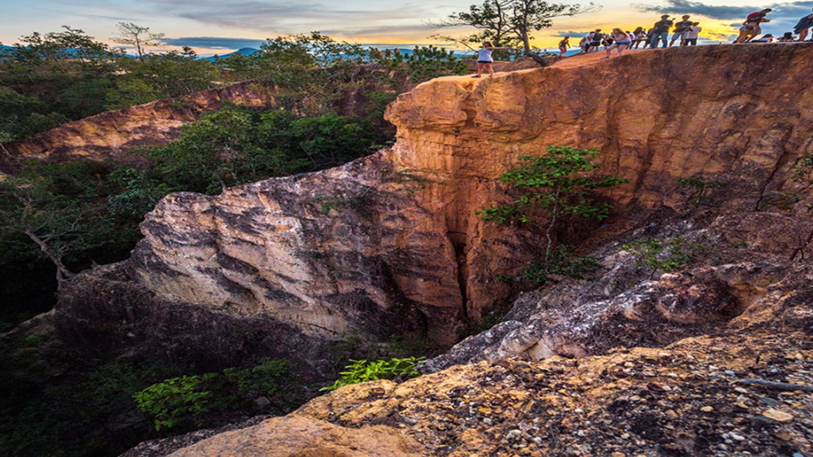 Eroded trail and drop-offs at Pai Canyon