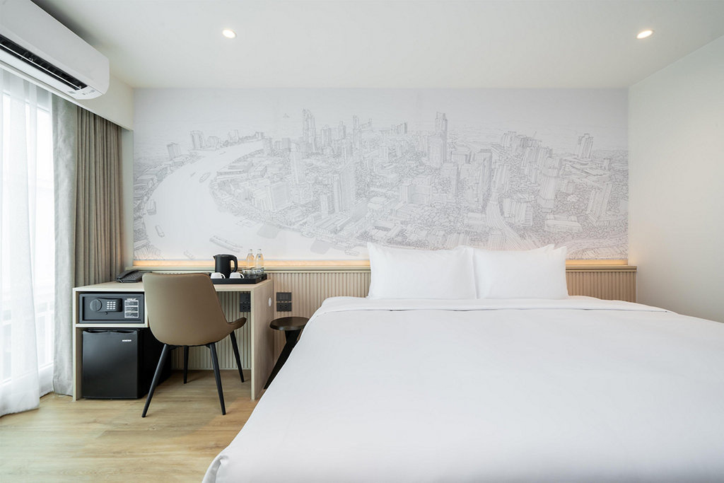 Guest room at SureStay by Best Western Siriraj Bangkok