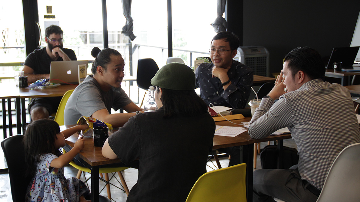 Shared coworking tables at UnionSPACE Ekkamai