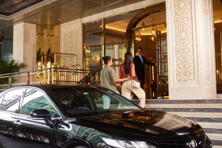 Guests arriving at the Valia Hotel Bangkok entrance